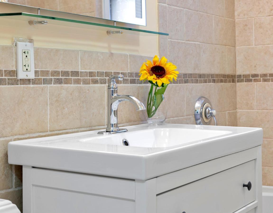 Bright & Spacious 2Br Apartment, Mins From Downtown Boston, Parking ภายนอก รูปภาพ